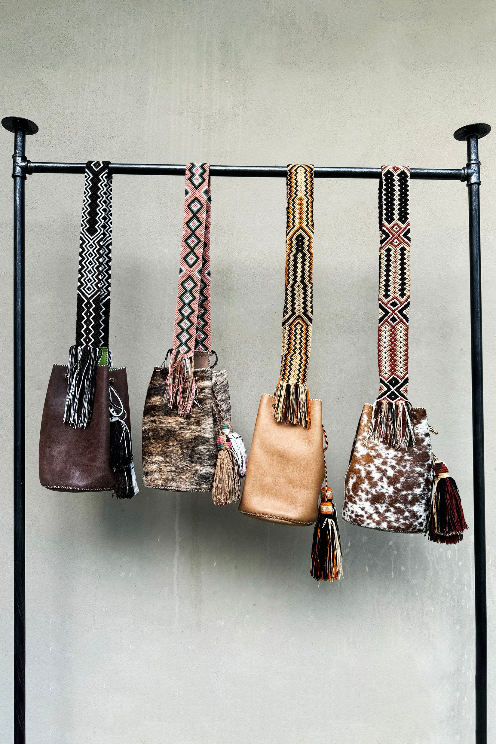 APÜNÜ BUCKET BAG LARGE FURRY / CARM&WH - COLONIAL BRW #100007