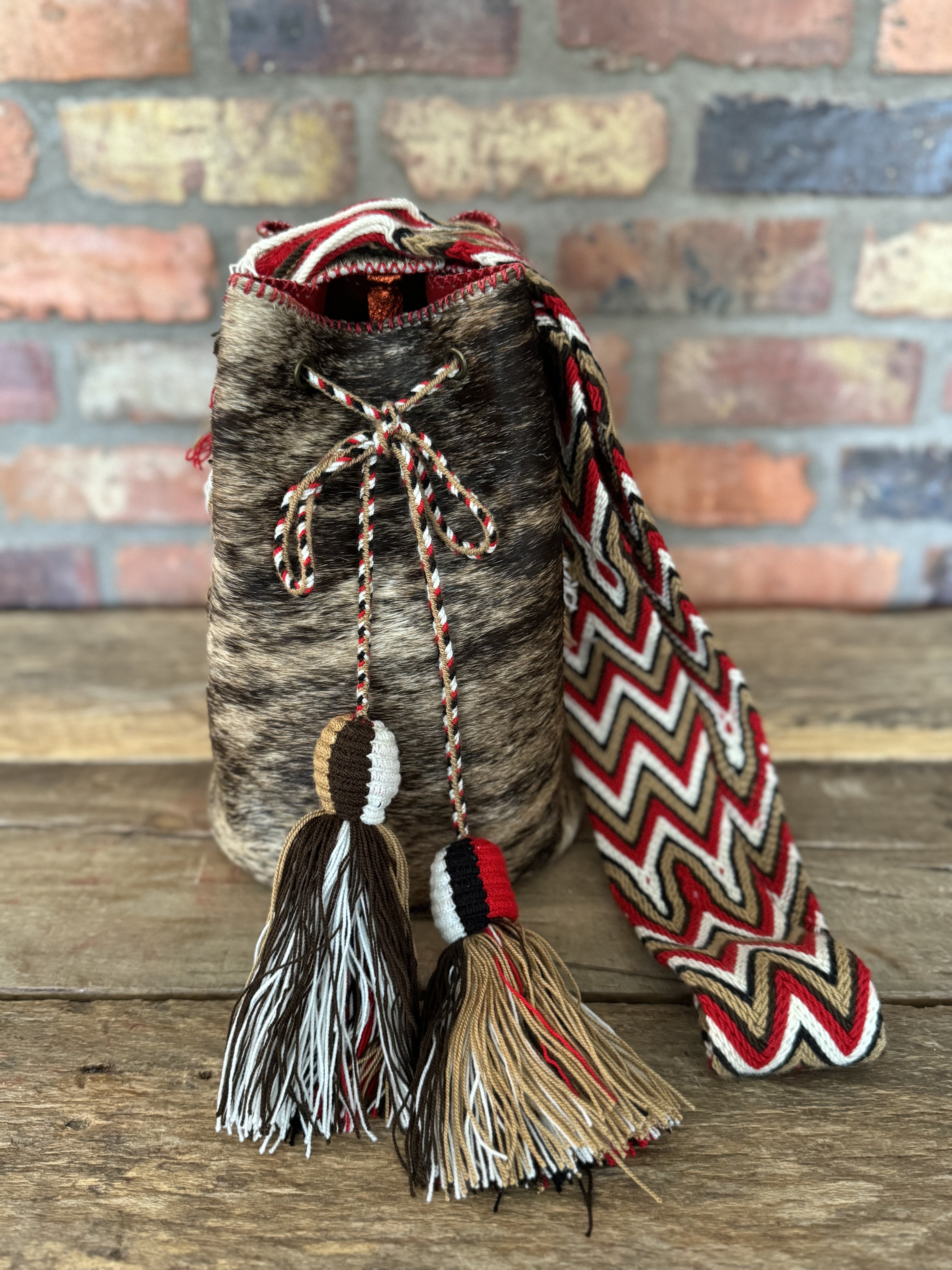 APÜNÜ BUCKET BAG LARGE FURRY / TAUP&BLK  - RED #100004