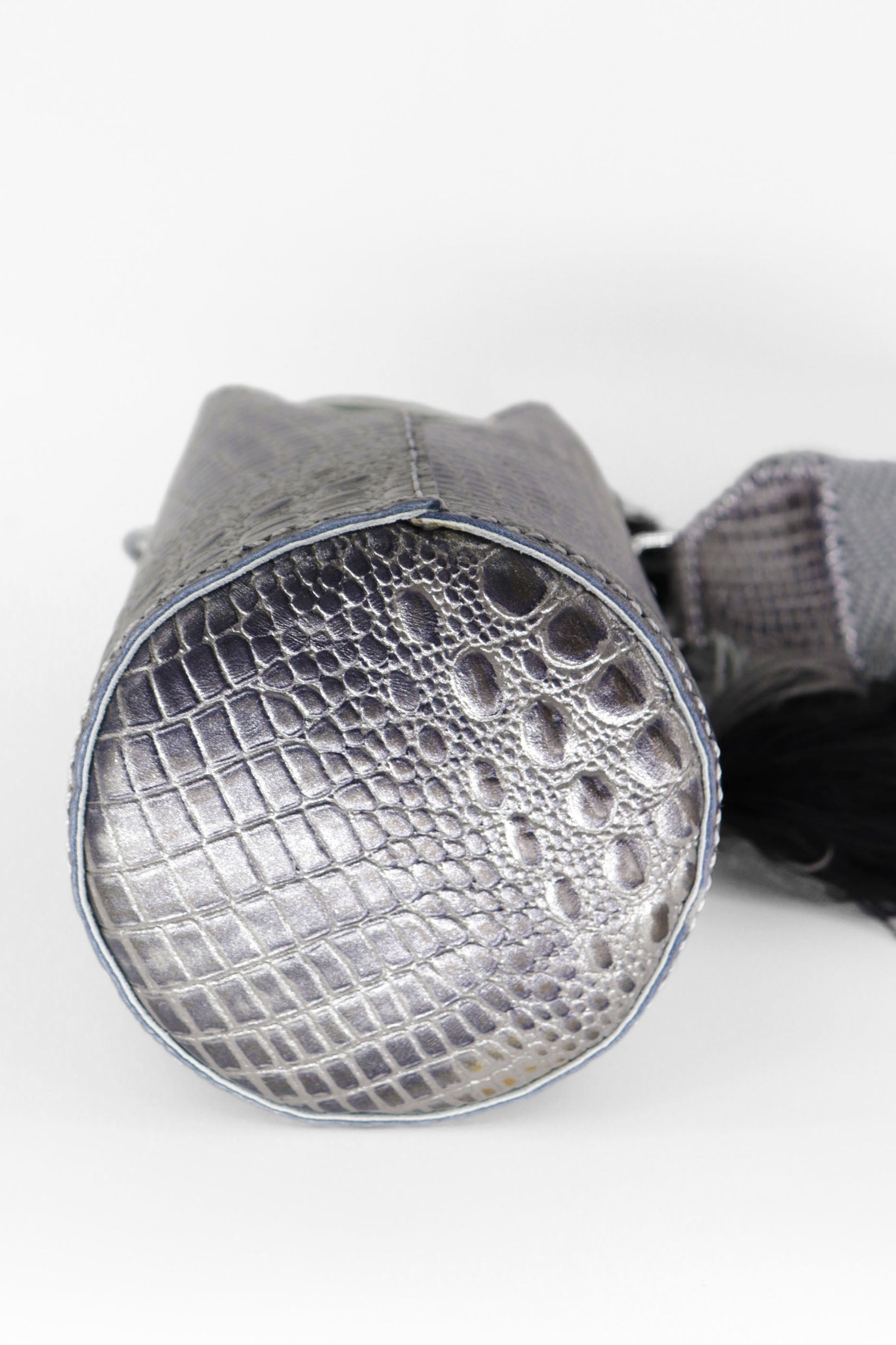 APÜNÜ BUCKET BAG X-SMALL CROCO / GUN METAL - GRAY #360010