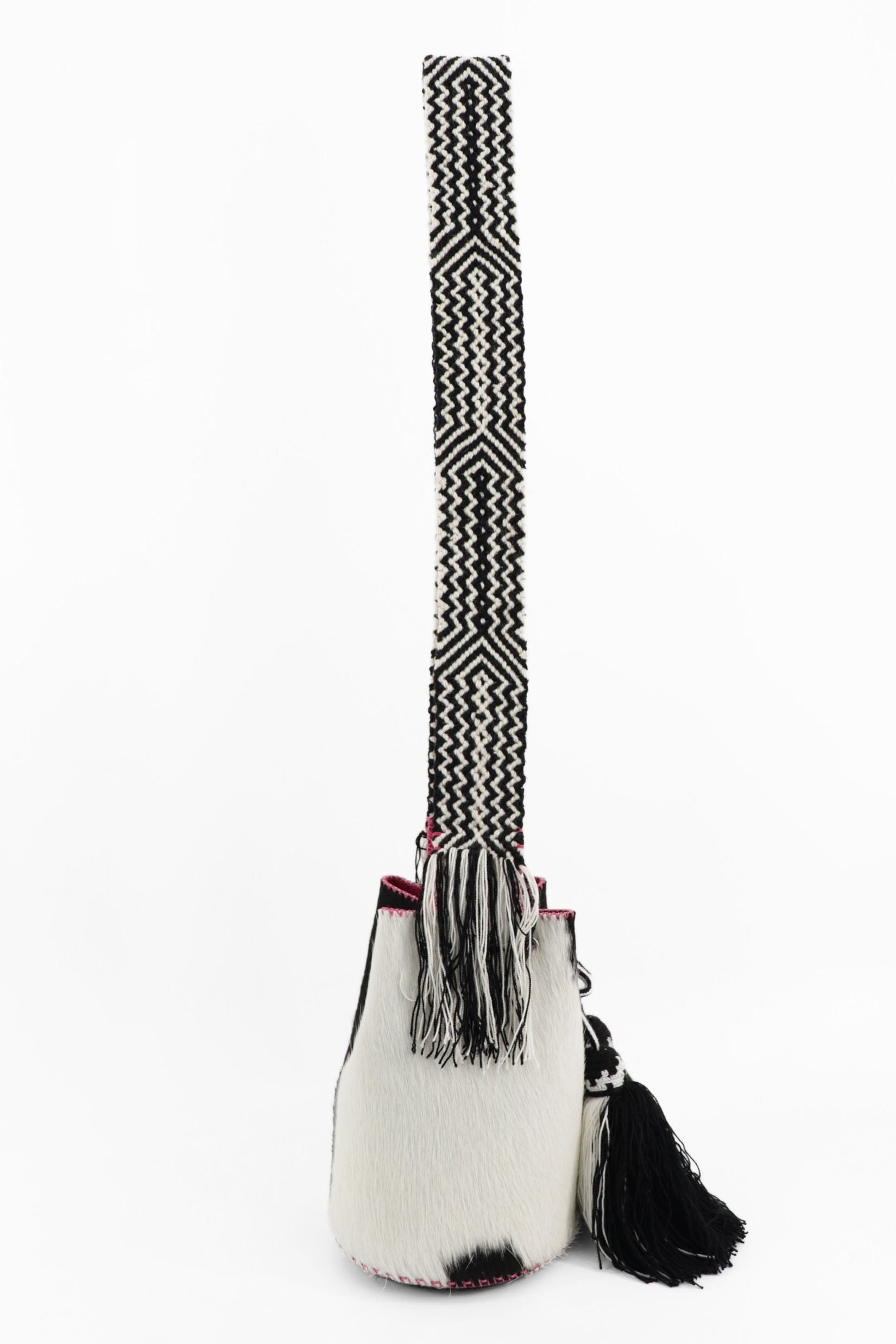 APÜNÜ BUCKET BAG SMALL FURRY / BLK&WH - FUCHSIA #130019