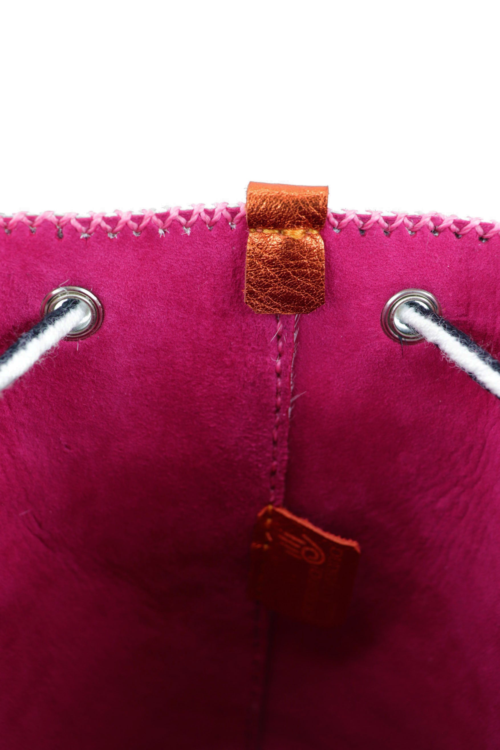 APÜNÜ BUCKET BAG SMALL FURRY / BLK&WH - FUCHSIA #130019