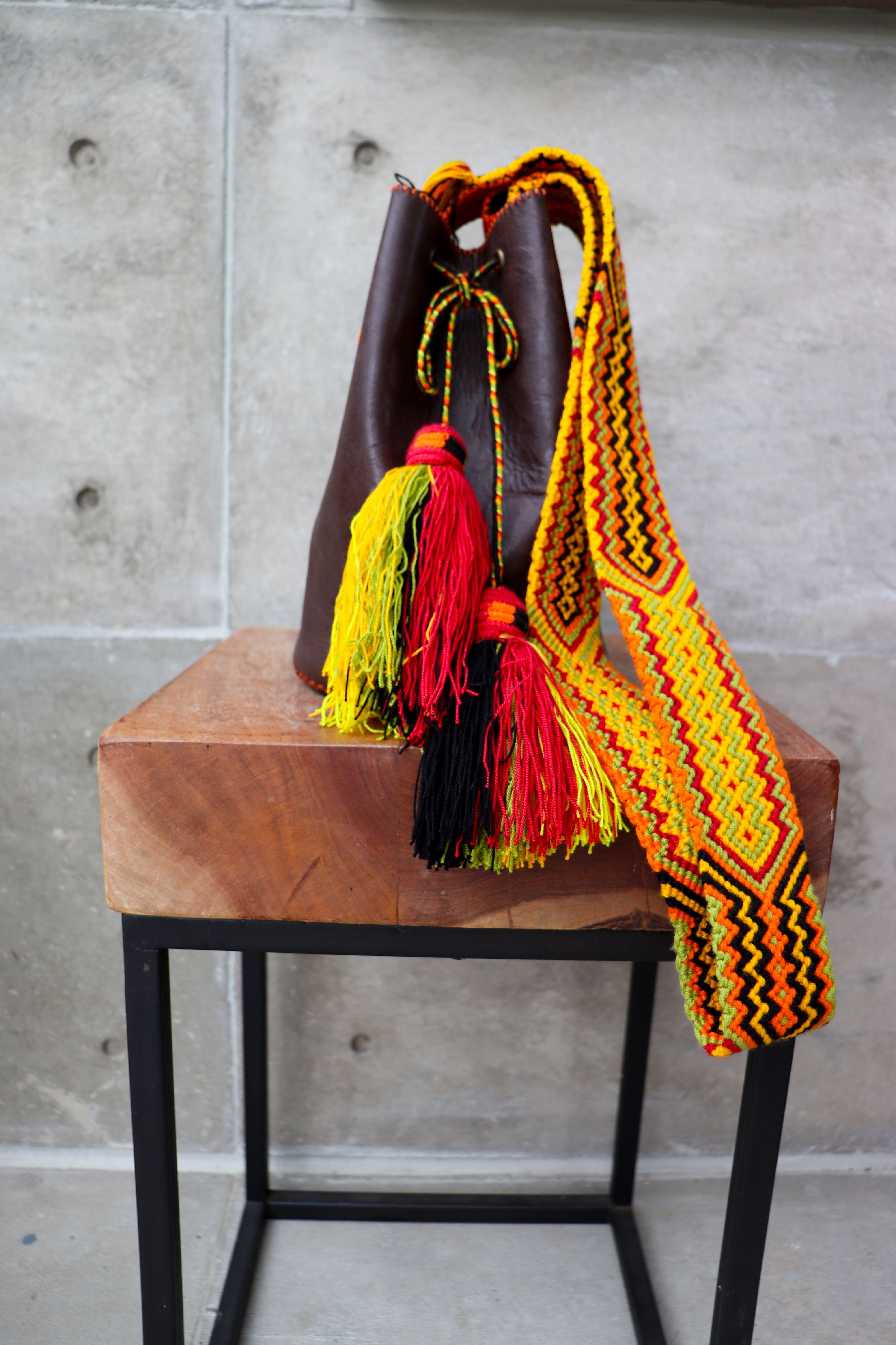 APÜNÜ BUCKET BAG LARGE / DRK BRW - ORANGE #110030