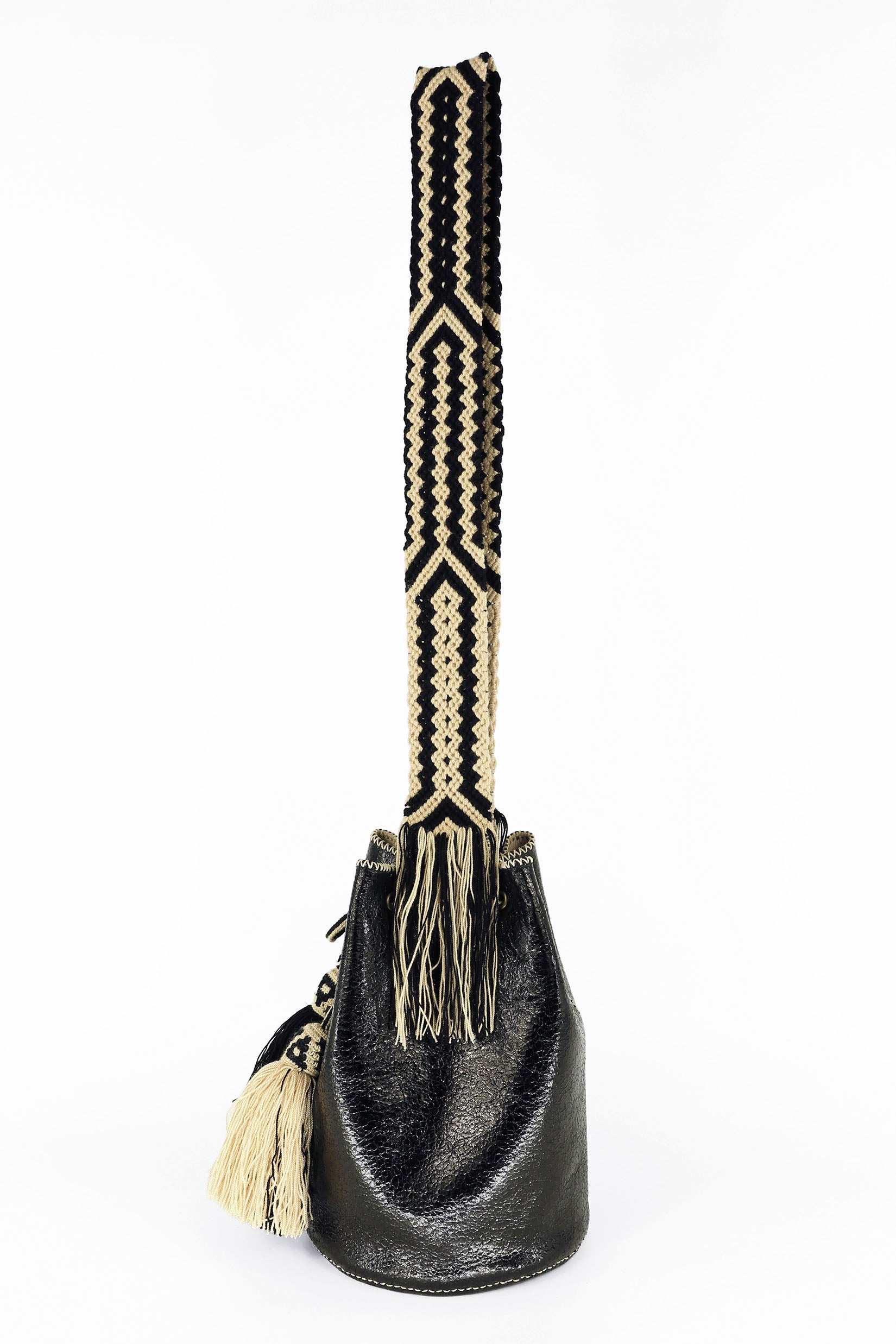 APÜNÜ BUCKET BAG LARGE / CRCKL BLACK PATENT - BEIGE #110046