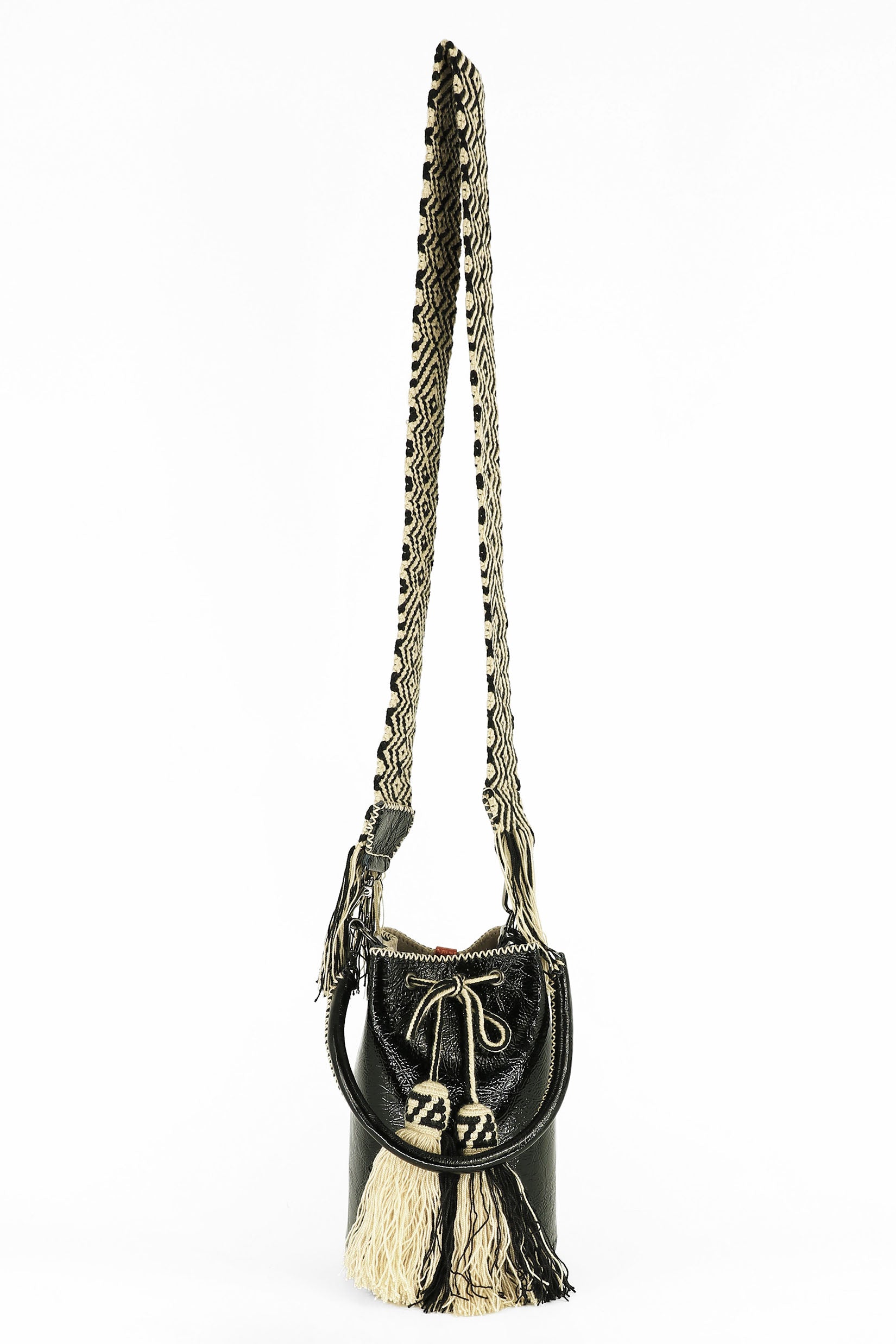 APÜNÜ BUCKET BAG SMALL / CRCKL PATENT BLK - BEIGE #120047
