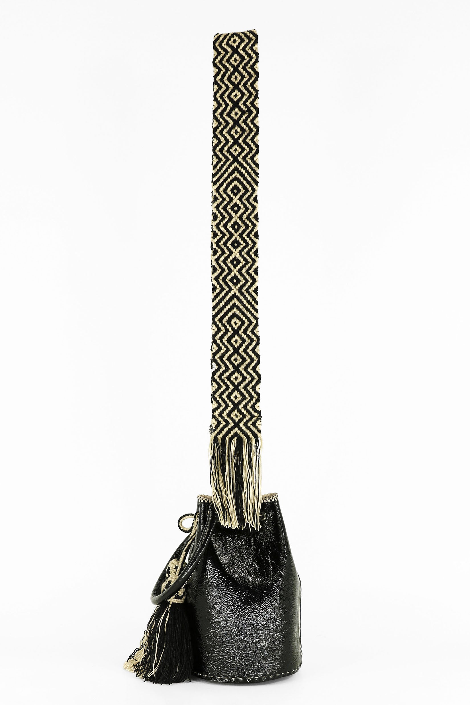 APÜNÜ BUCKET BAG SMALL / CRCKL PATENT BLK - BEIGE #120047