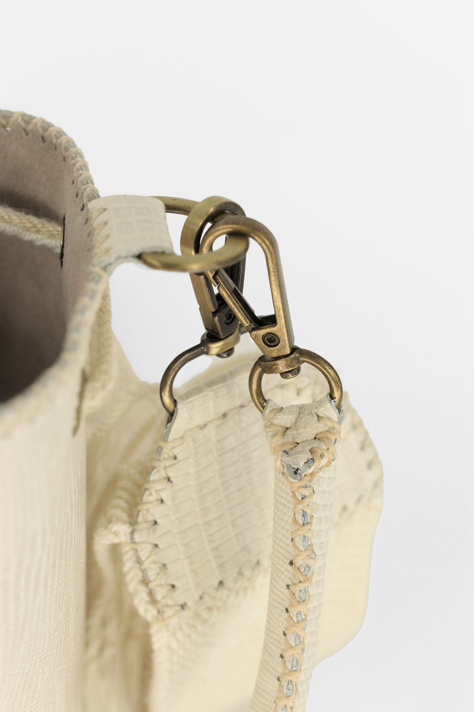 APÜNÜ BUCKET BAG SMALL / MINI CROCO PATTERN OFF WHITE - LIGHT BEIGE #120049