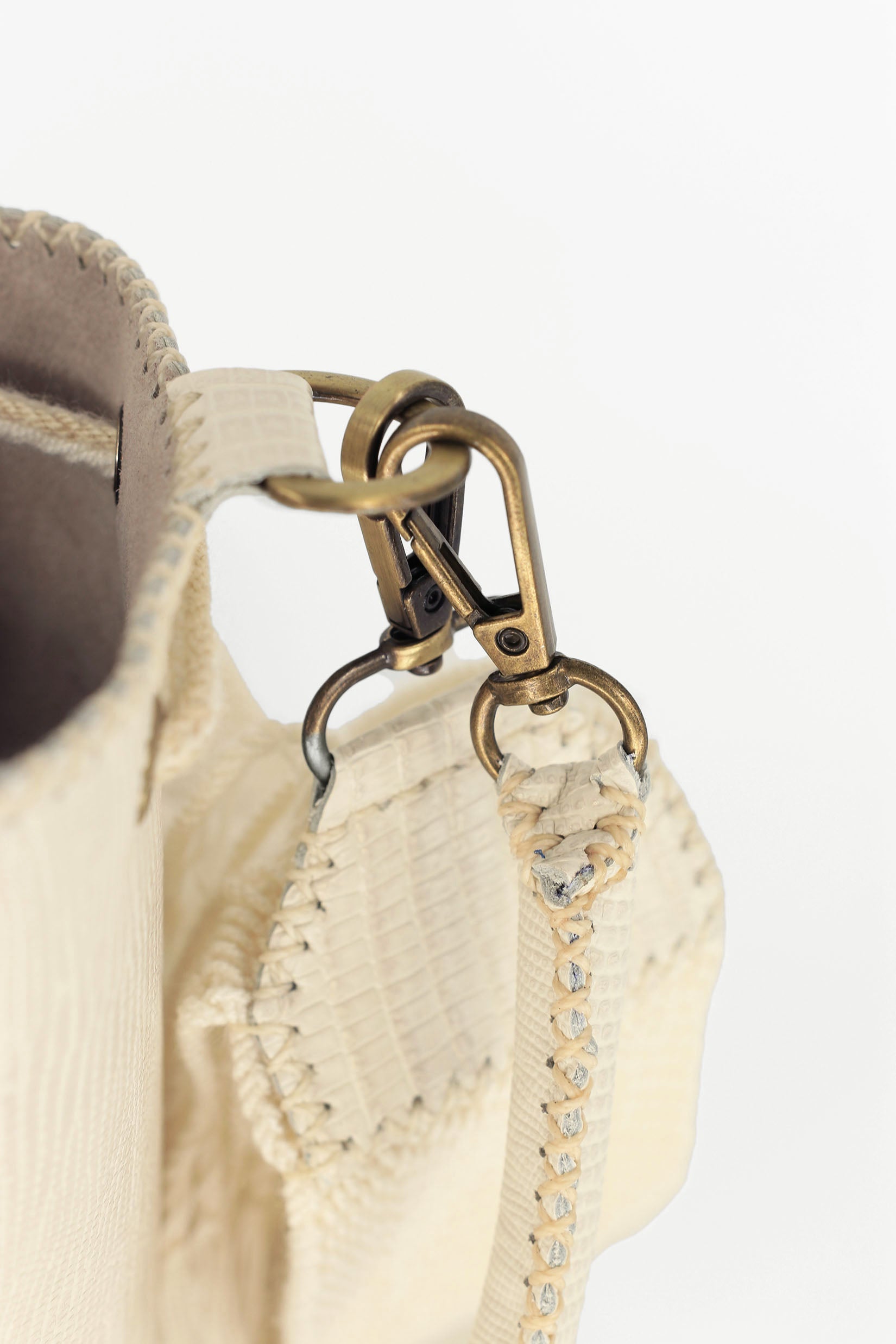 APÜNÜ BUCKET BAG X-SMALL / MINI CROCO PATTERN OFF WHITE - LIGHT BEIGE #360022