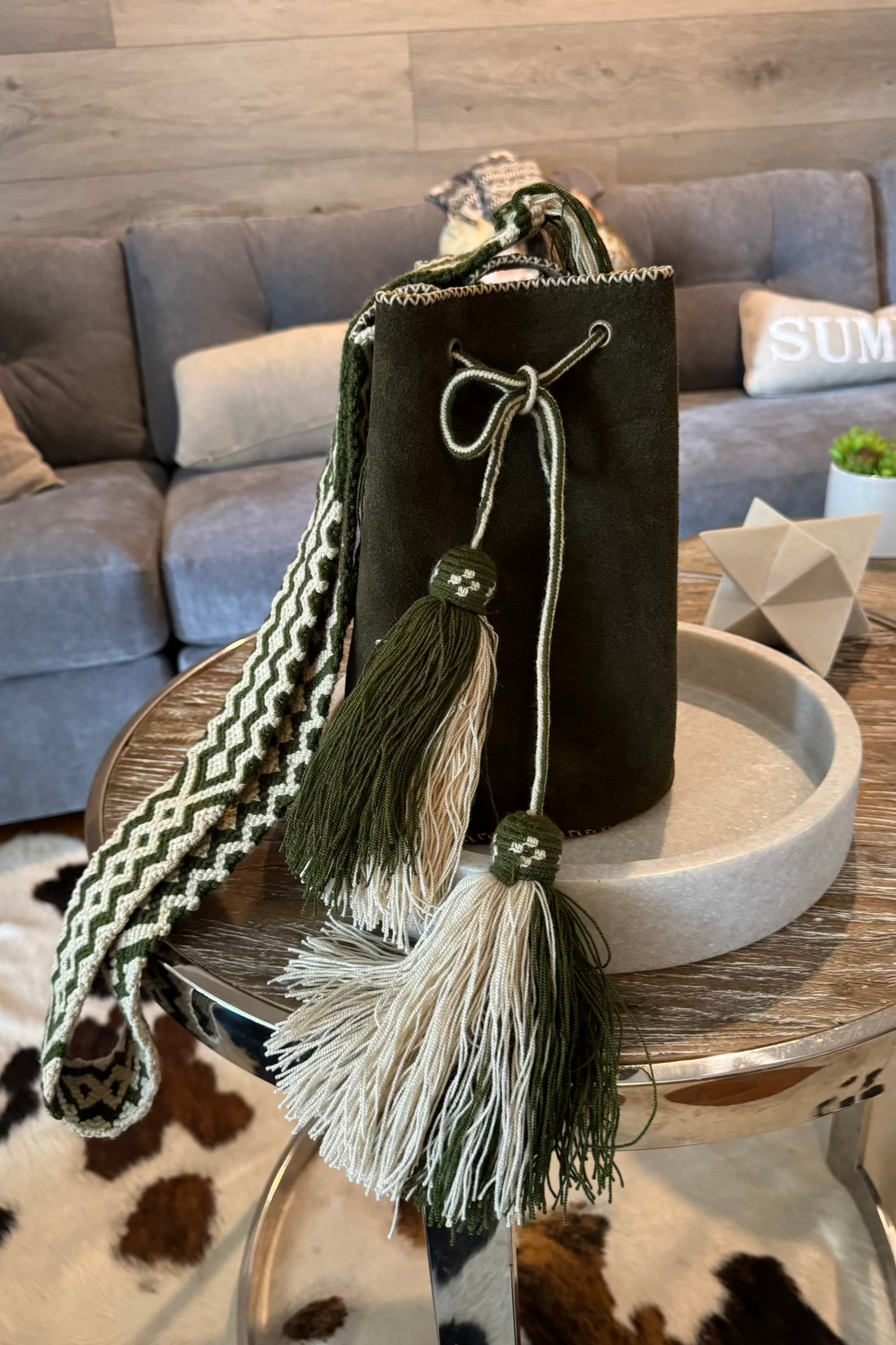 APÜNÜ BUCKET BAG LARGE / OLIVE SUEDE - DRK CREAM #110029