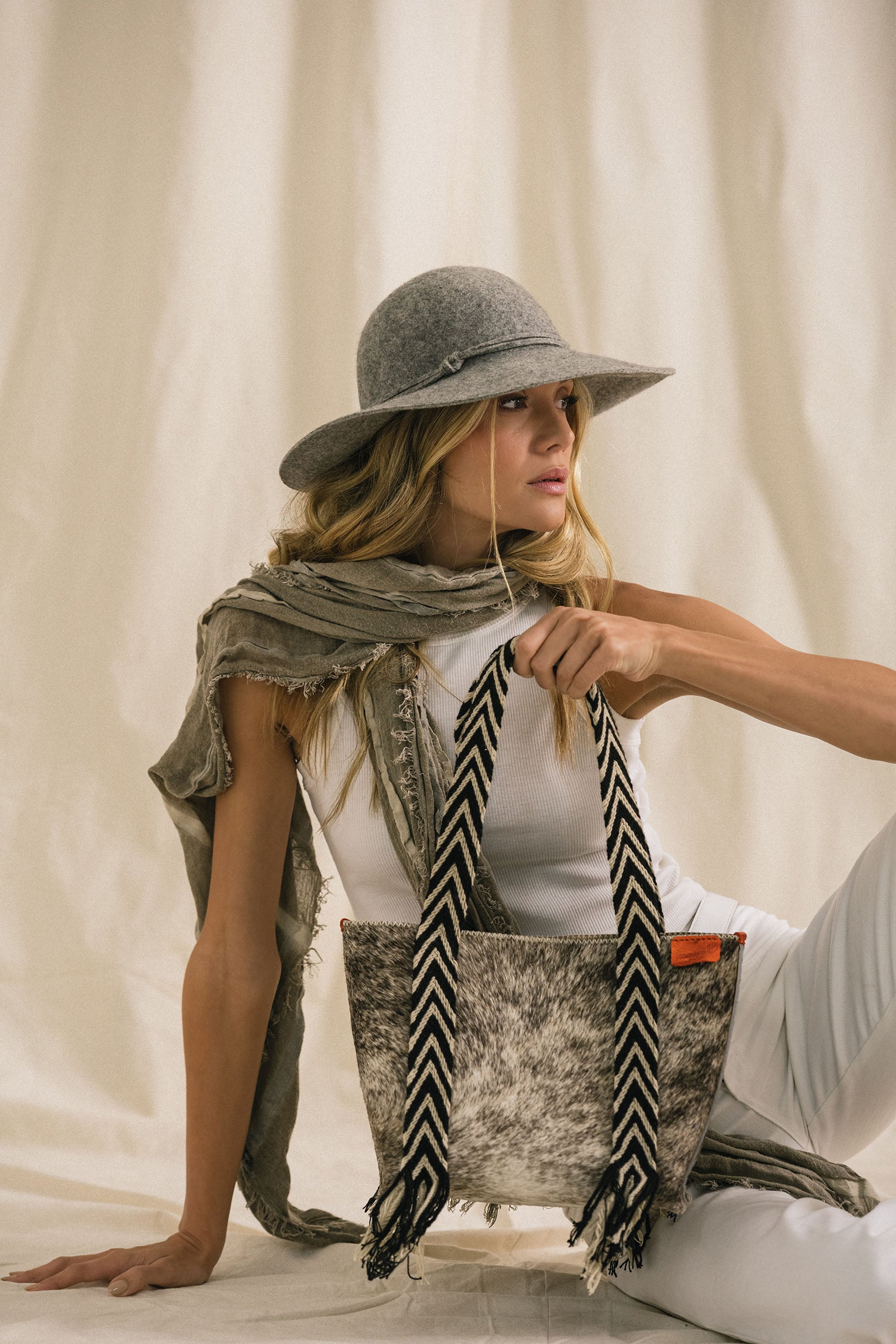 PIAMA TOTE BAG MEDIUM FURRY / TAUPE&WHI - BEIGE #190010