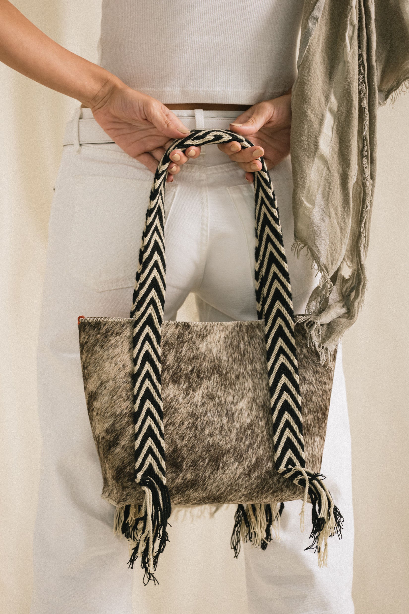 PIAMA TOTE BAG MEDIUM FURRY / TAUPE&WHI - BEIGE #190010 –Joaquina