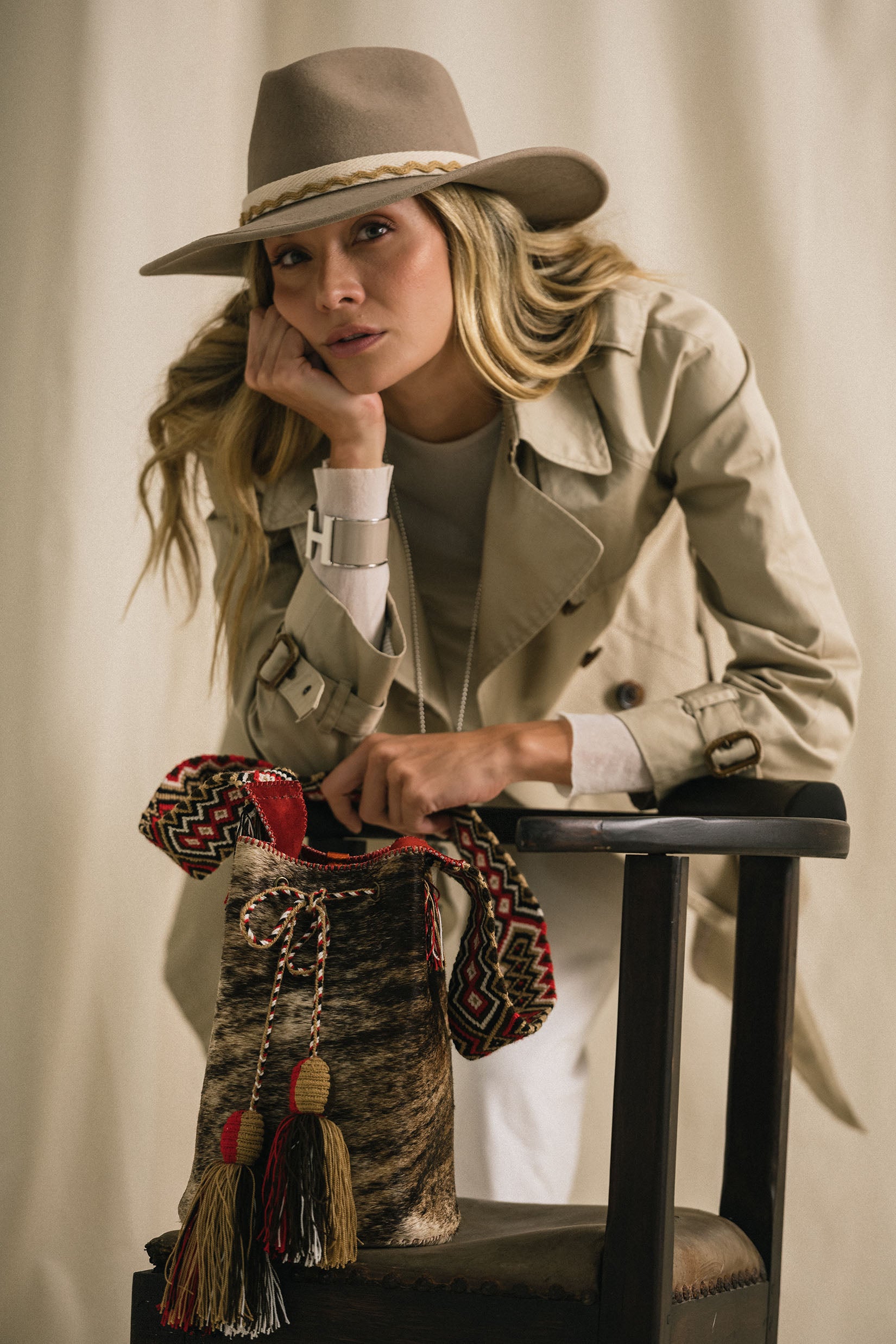 APÜNÜ BUCKET BAG LARGE FURRY / DRK BRW&BLK - RED #100021