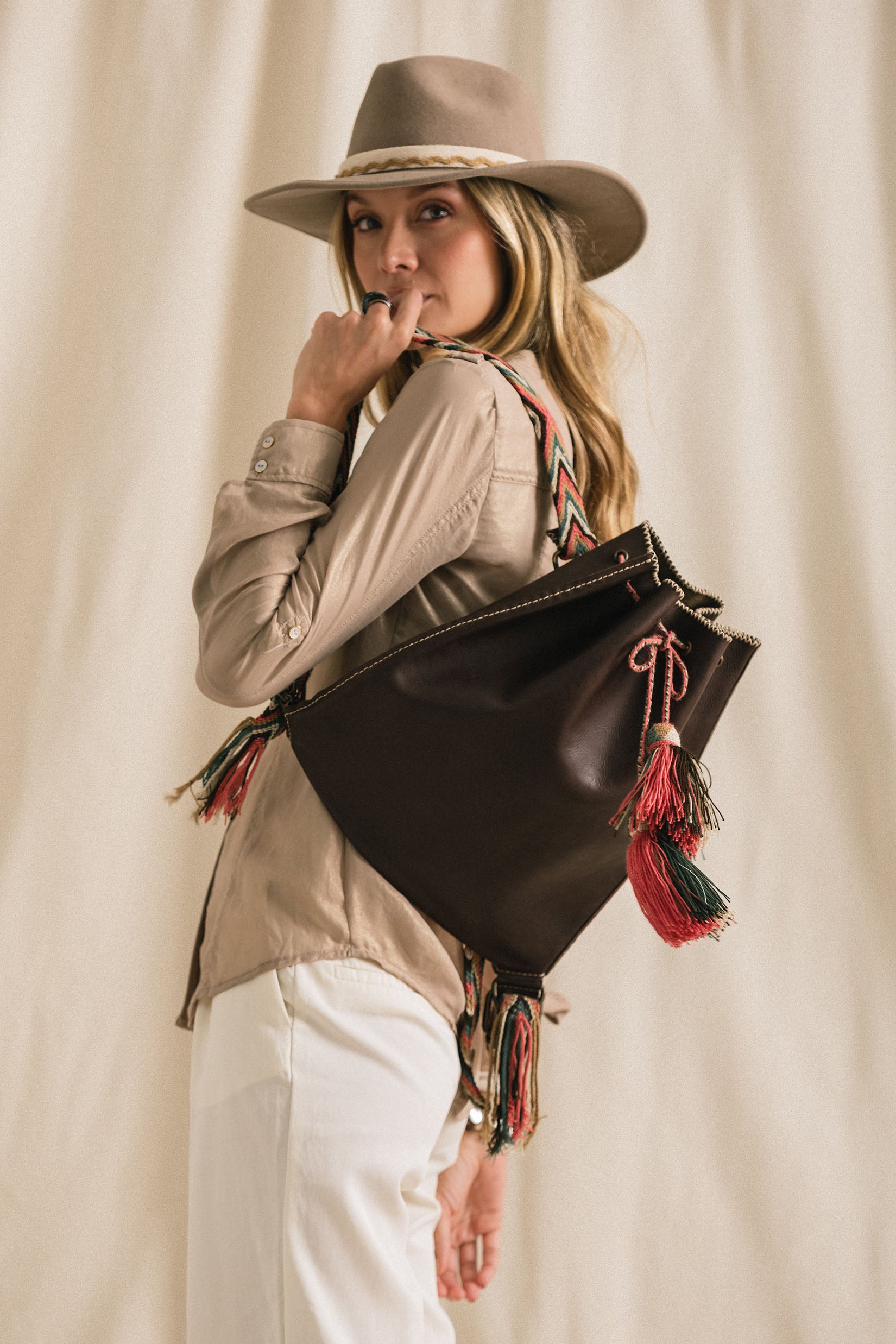 USULU'U BACK PACK LARGE / DRK BRW - DRK TAUPE #280004