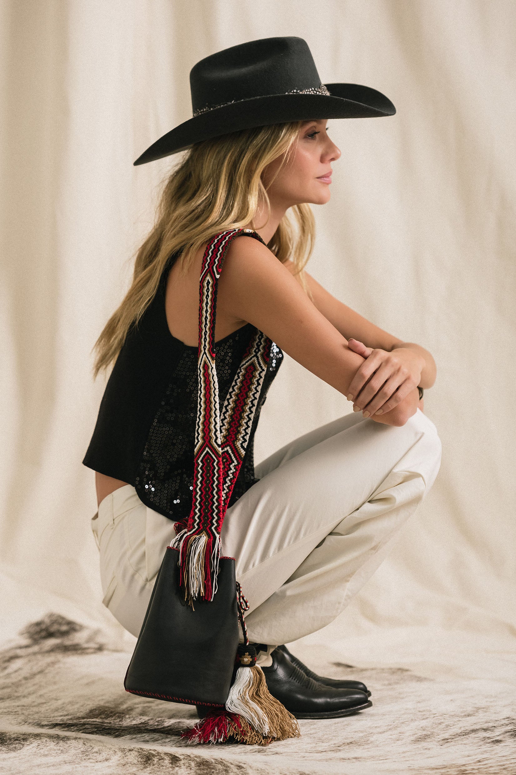 APÜNÜ BUCKET BAG SMALL / BLACK - RED #120043