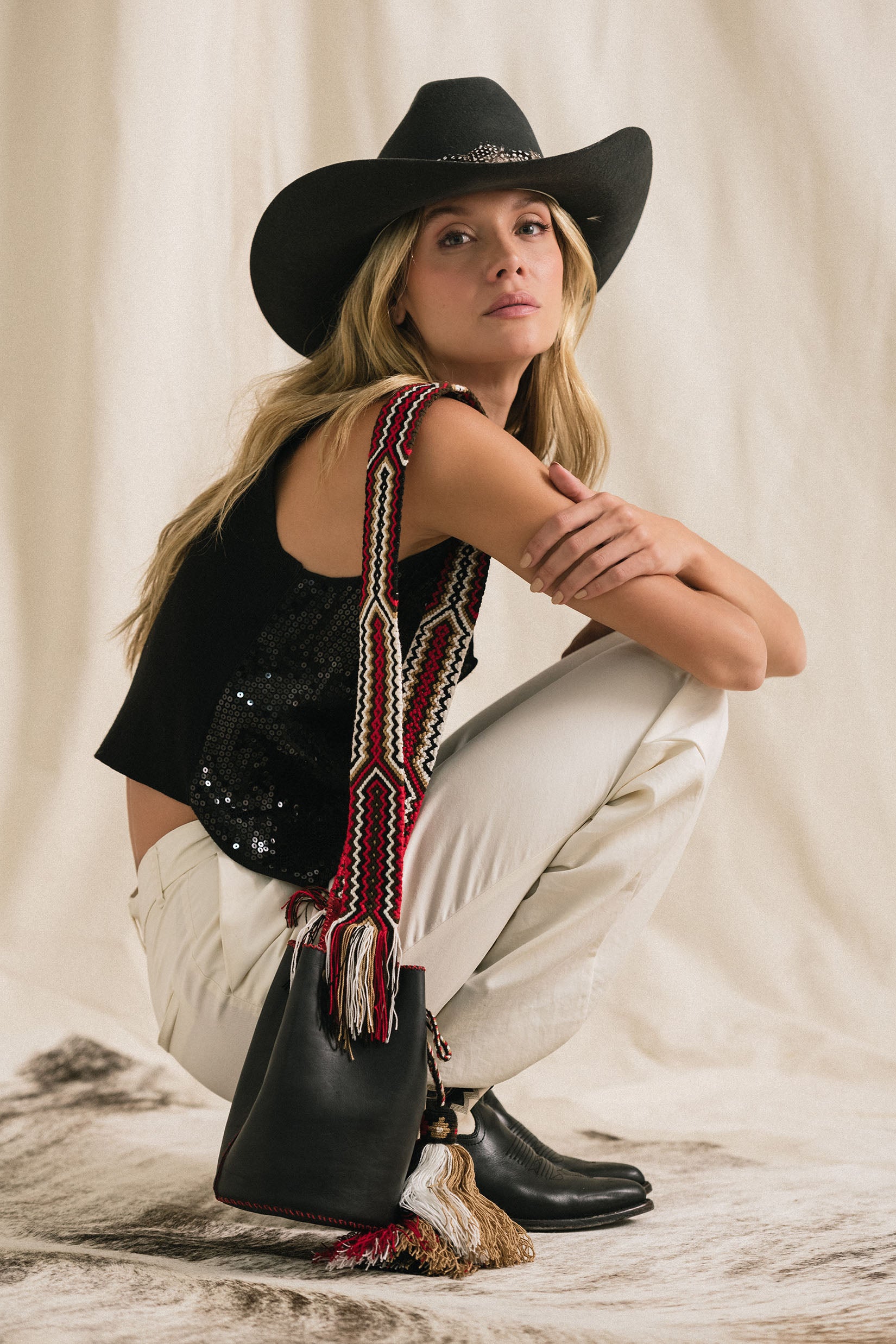 APÜNÜ BUCKET BAG SMALL / BLACK - RED #120043