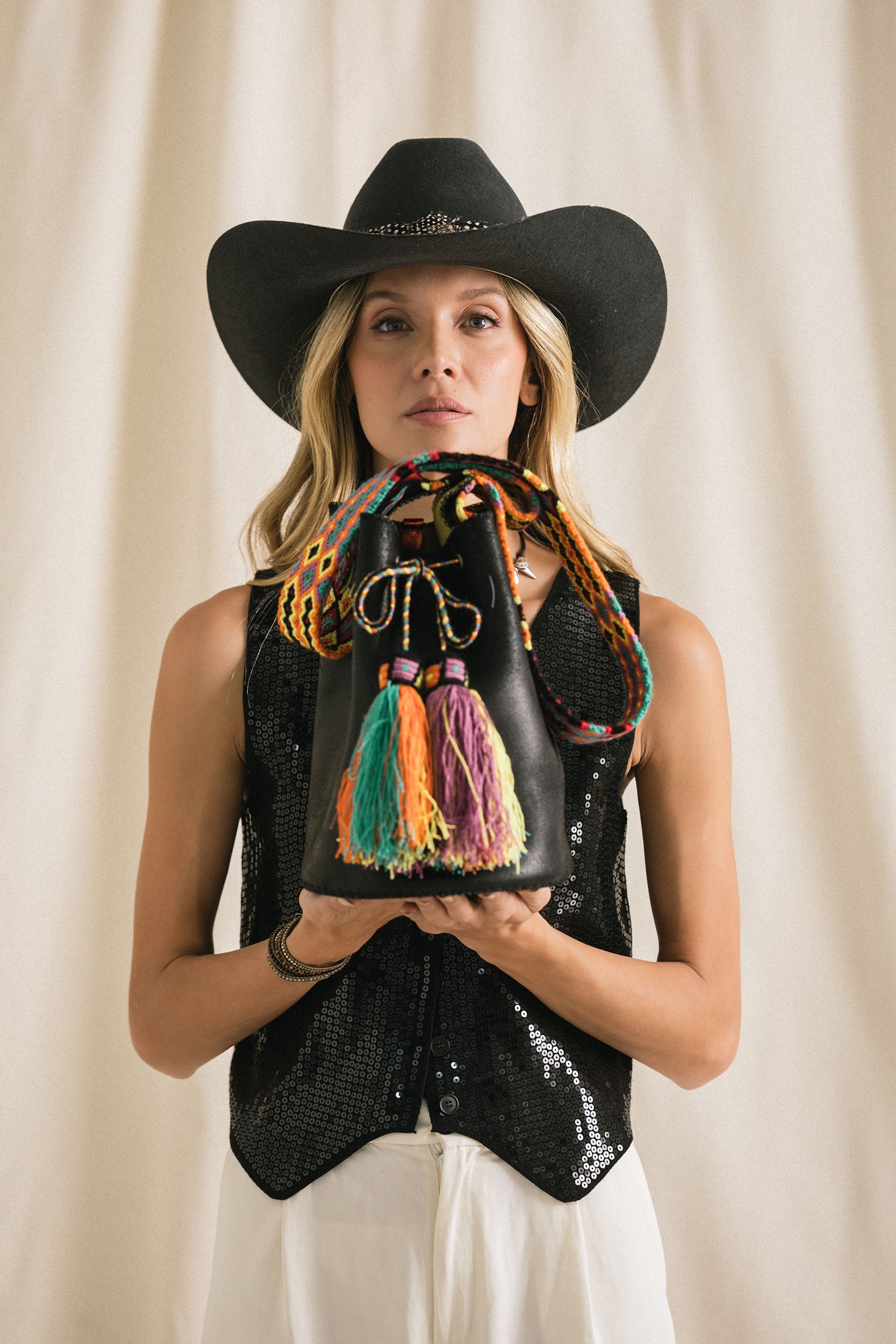 APÜNÜ BUCKET BAG LARGE / BLACK - YELLOW #110042