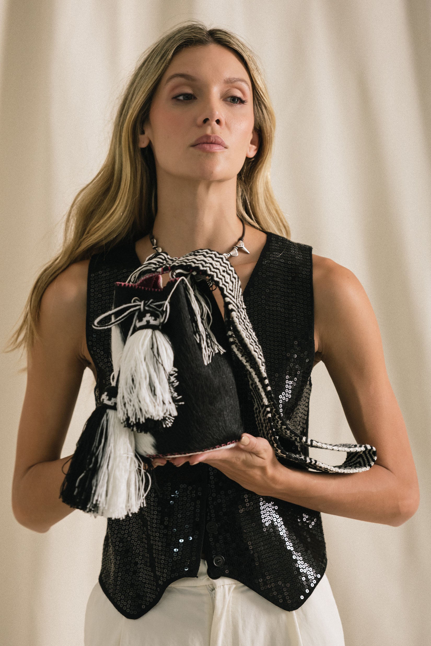 APÜNÜ BUCKET BAG SMALL FURRY / BLK&WH - FUCHSIA #130019