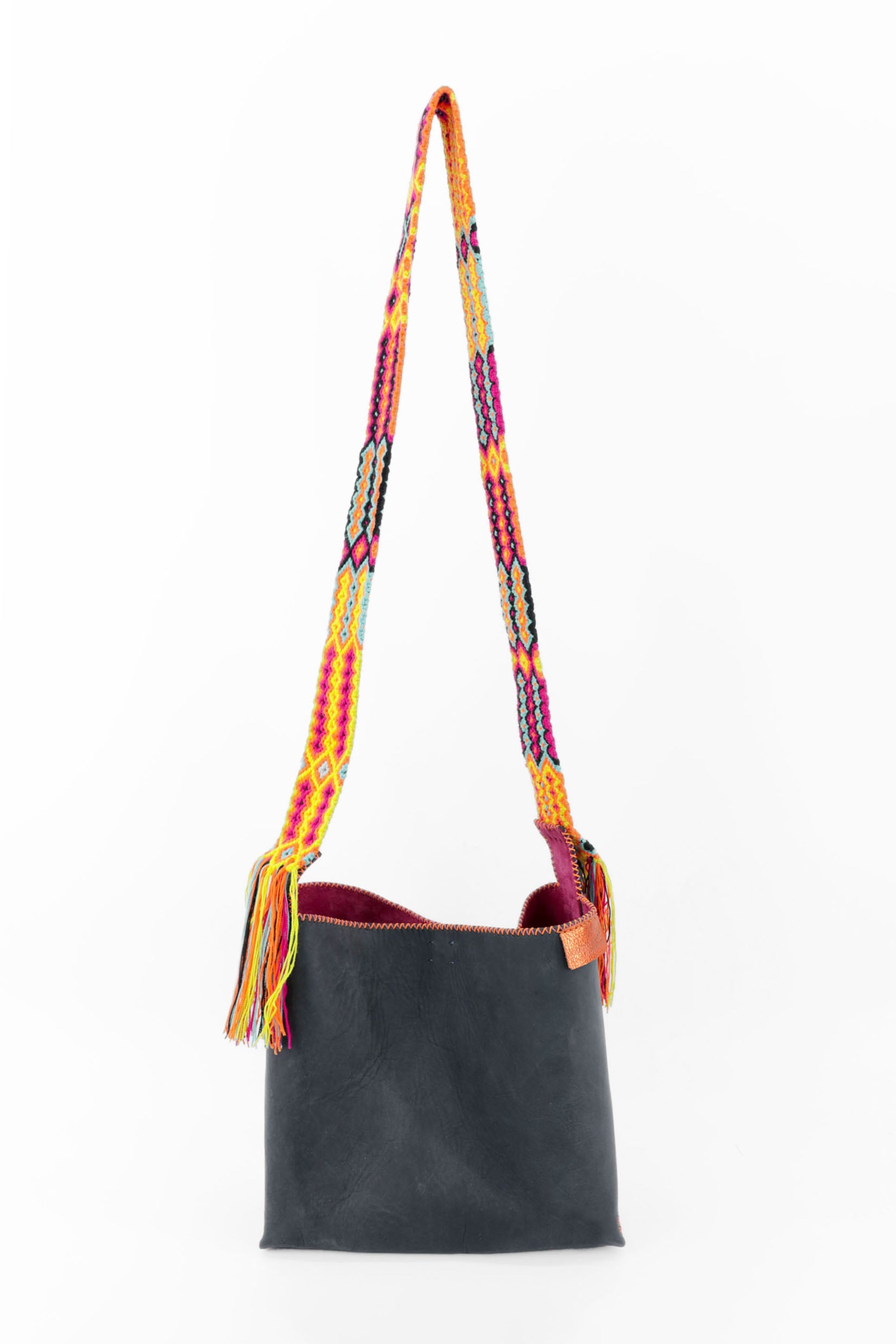 PIAMA TOTE BAG MEDIUM / BLACK - FUCHSIA #200011